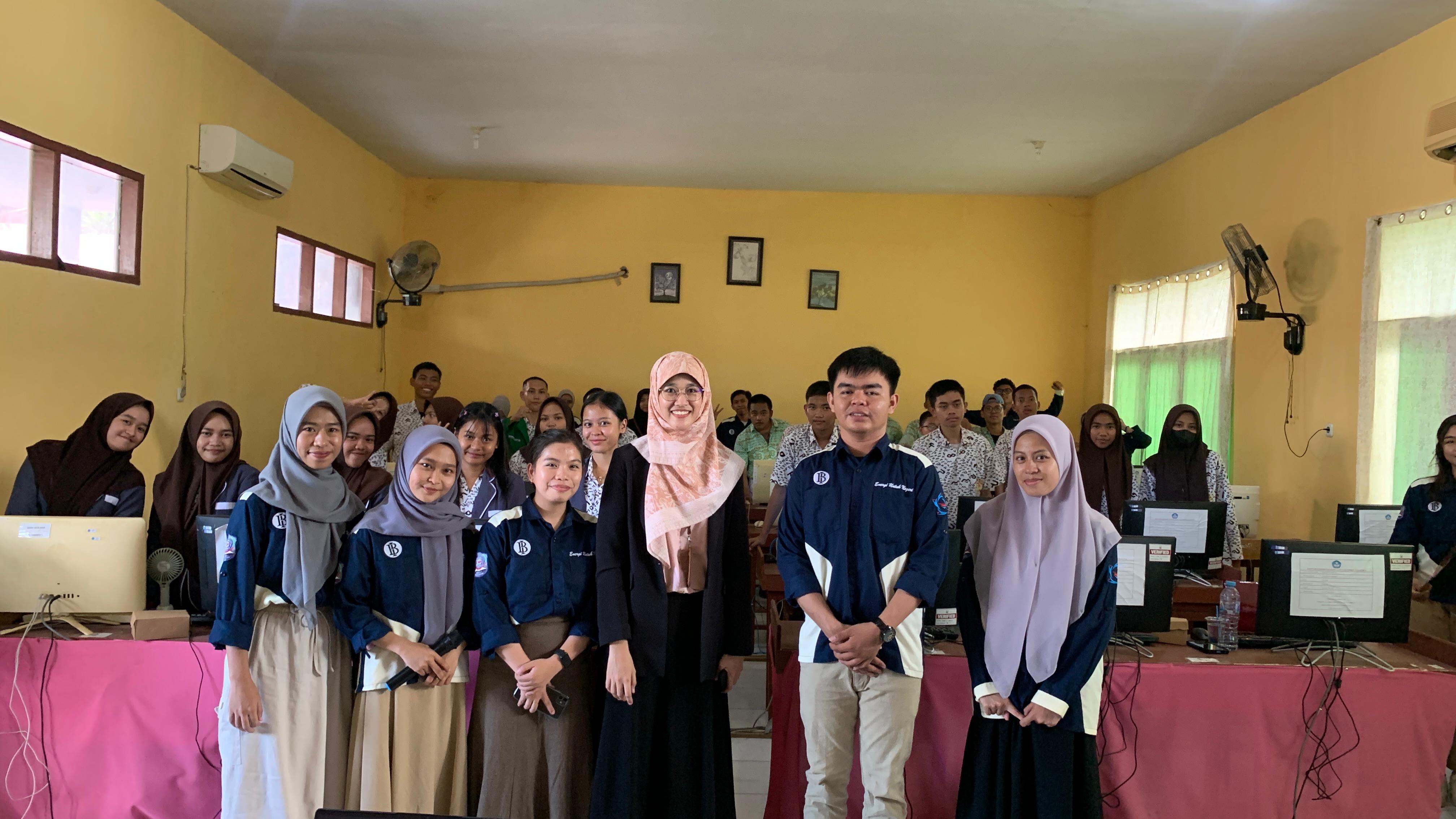 Siswa SMA Negeri 14 Makassar Siap Hadapi Era Digital: Deputi Pendidikan GenBI Komisariat UNM Gelar AI Platform Learning Series